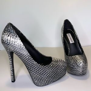 Black & White Nala Steve Madden Platforms/ Heels